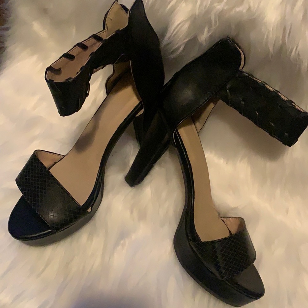 Size 9.5 black three in heels.